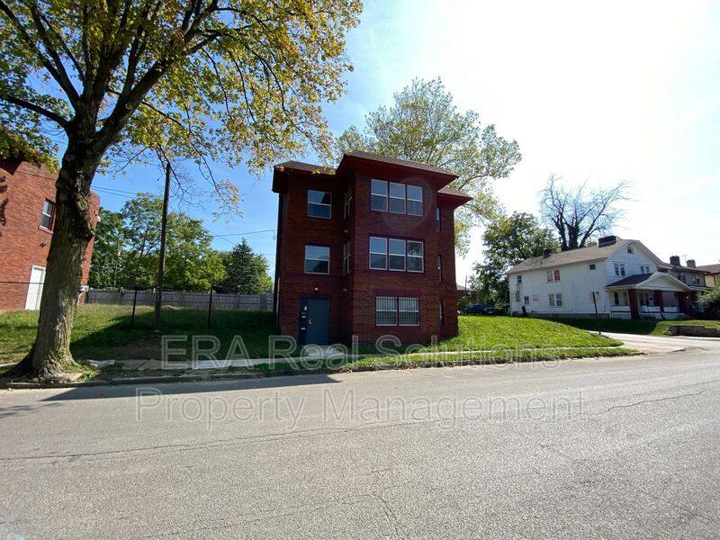 Apartment for rent at 1106 Oakwood Ave, Columbus, OH 43206