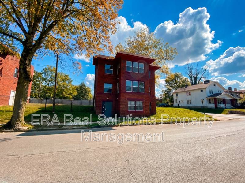 Apartment for rent at 1106 Oakwood Ave, Columbus, OH 43206