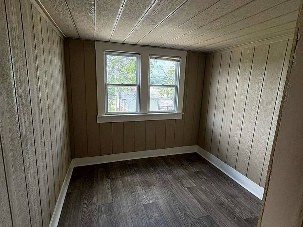 House for rent at 517 W Cherry St, Glasgow, KY 42141