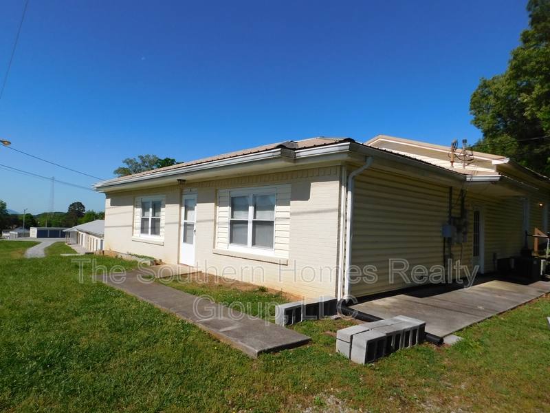 Apartment for rent at 2439 US-411 #4, Etowah, TN 37331