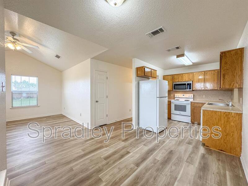 Townhouse for rent at 115 Lacey Lou Lane, Salado, TX 76571