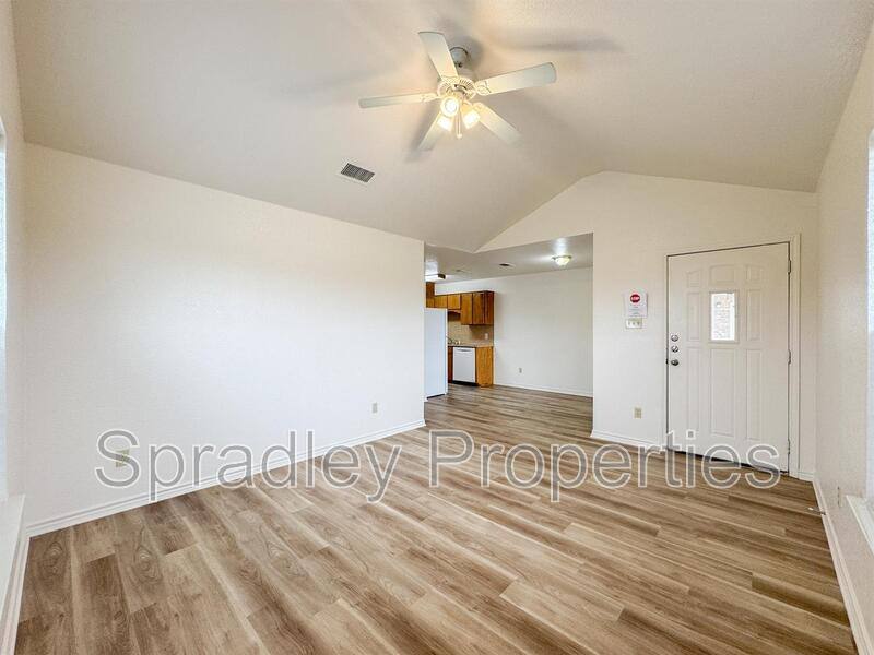 Townhouse for rent at 115 Lacey Lou Lane, Salado, TX 76571