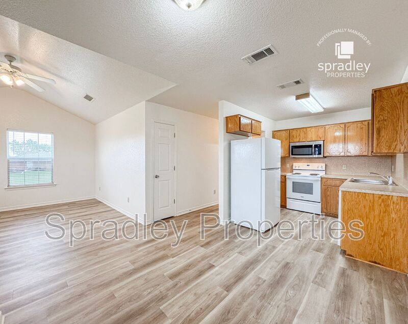 Townhouse for rent at 115 Lacey Lou Lane, Salado, TX 76571