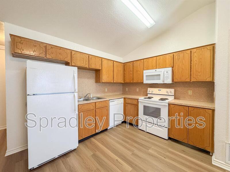 Townhouse for rent at 117 Lacey Lou Lane, Salado, TX 76571