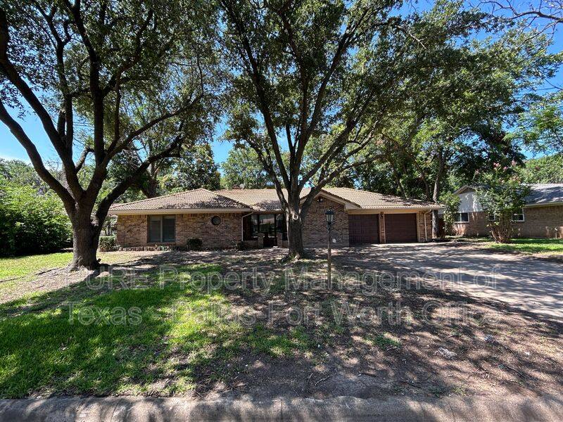 House for rent at 8913 Sirocka Dr, Fort Worth, TX 76116