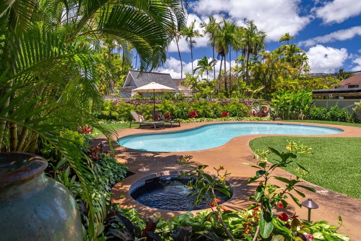 House for rent at 4584 Kahala Ave, Honolulu, HI 96816