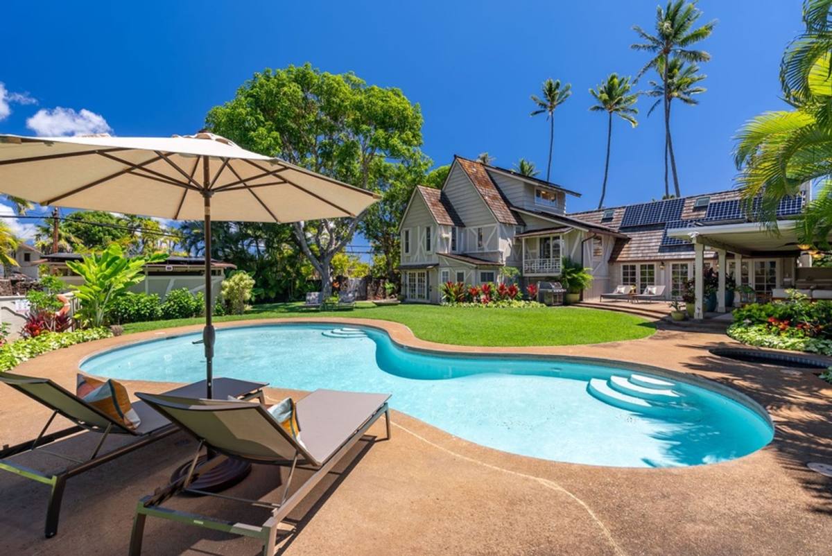 House for rent at 4584 Kahala Ave, Honolulu, HI 96816