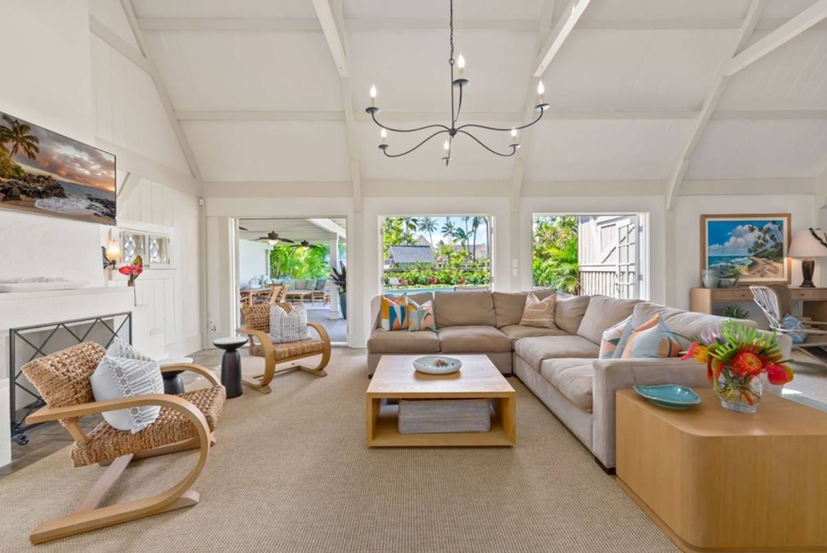 House for rent at 4584 Kahala Ave, Honolulu, HI 96816