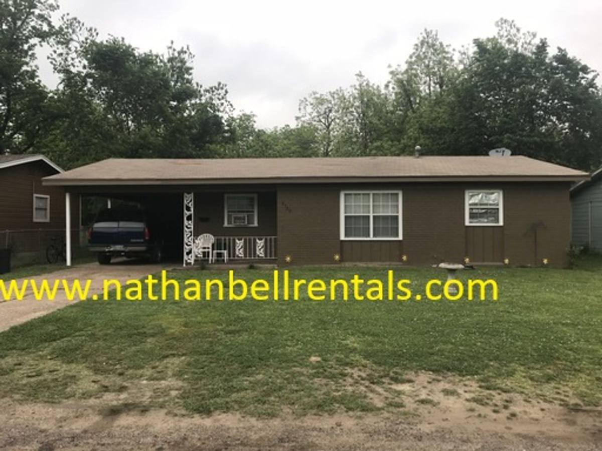 House for rent at 2320 W Austin St, Paris, TX 75460