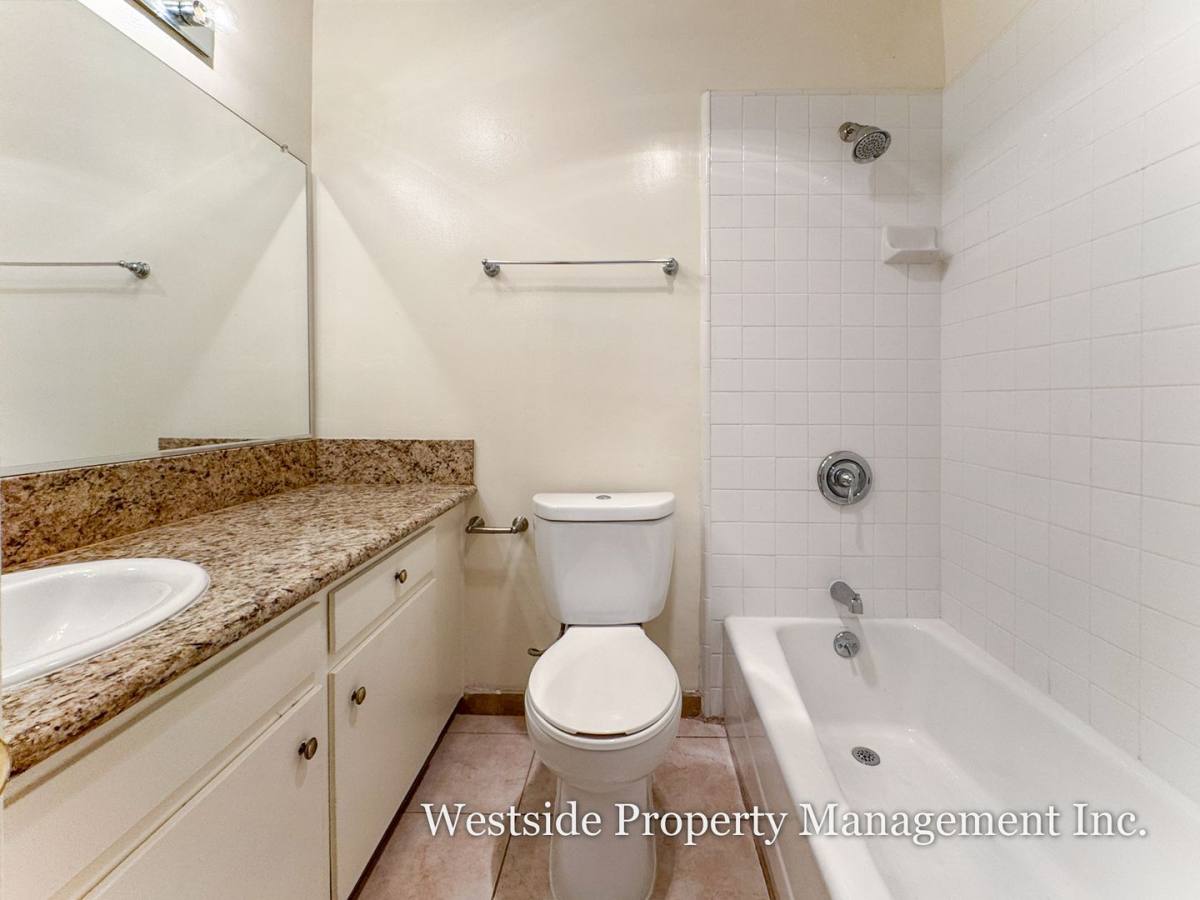 Apartment for rent at 1755 Purdue Ave #101, Los Angeles, CA 90025