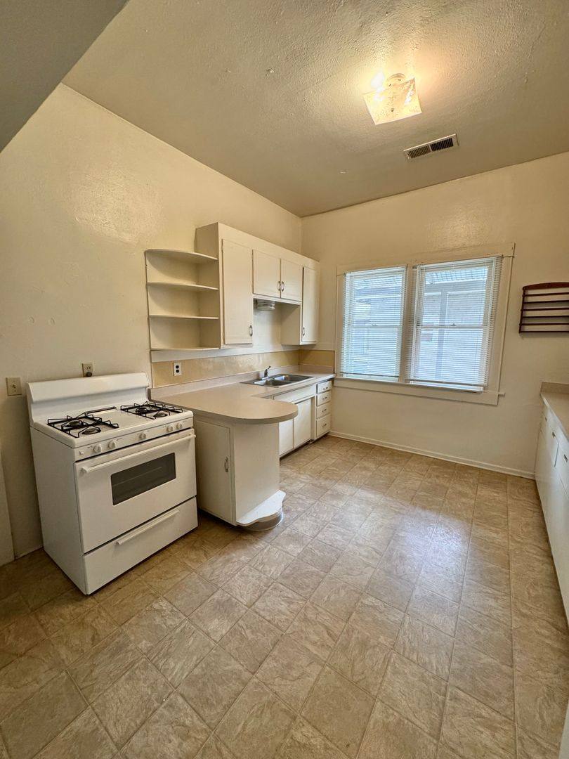 Apartment for rent at 721 W 3rd St, Chico, CA 95928