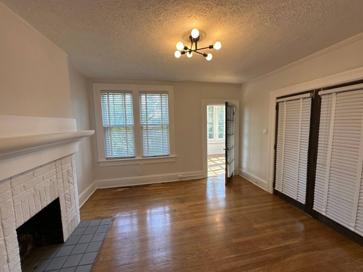 Apartment for rent at 4-16 E Norwich Ave, Columbus, OH 43201