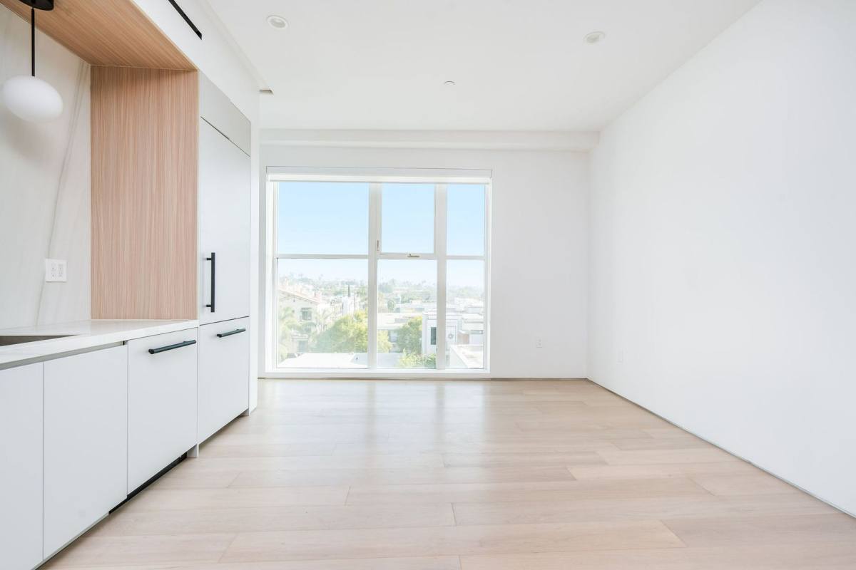 Apartment for rent at 1136 N La Cienega Blvd, West Hollywood, CA 90069