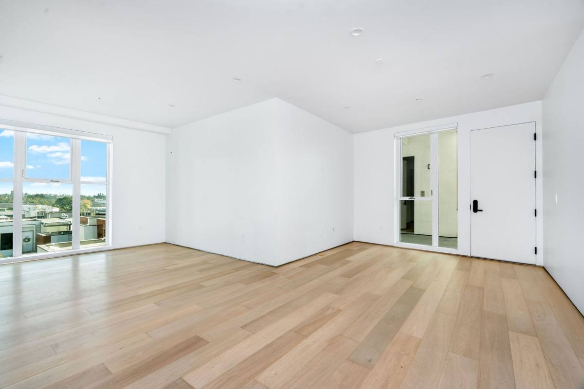 Apartment for rent at 1136 N La Cienega Blvd, West Hollywood, CA 90069