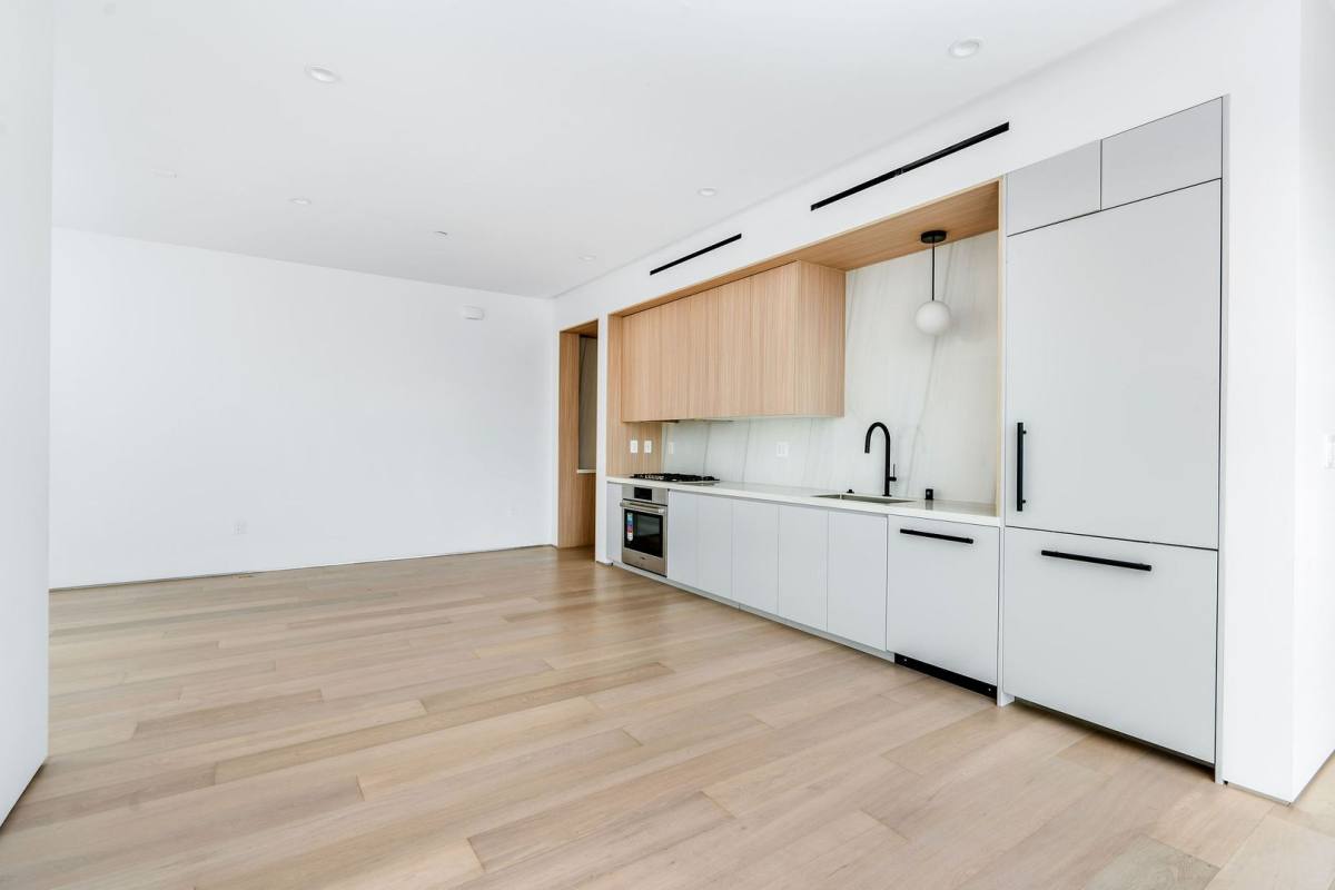 Apartment for rent at 1136 N La Cienega Blvd, West Hollywood, CA 90069
