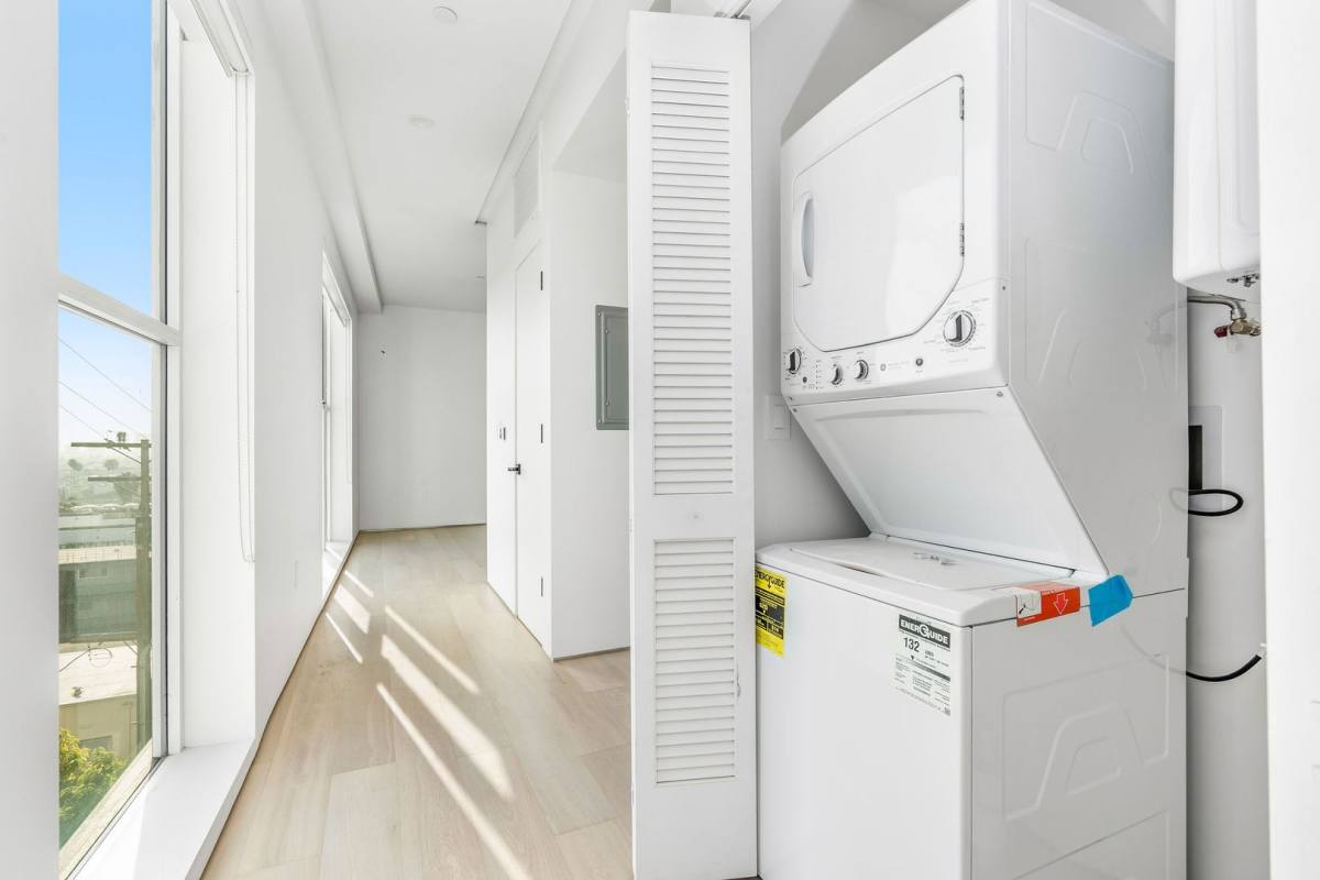 Apartment for rent at 1136 N La Cienega Blvd, West Hollywood, CA 90069