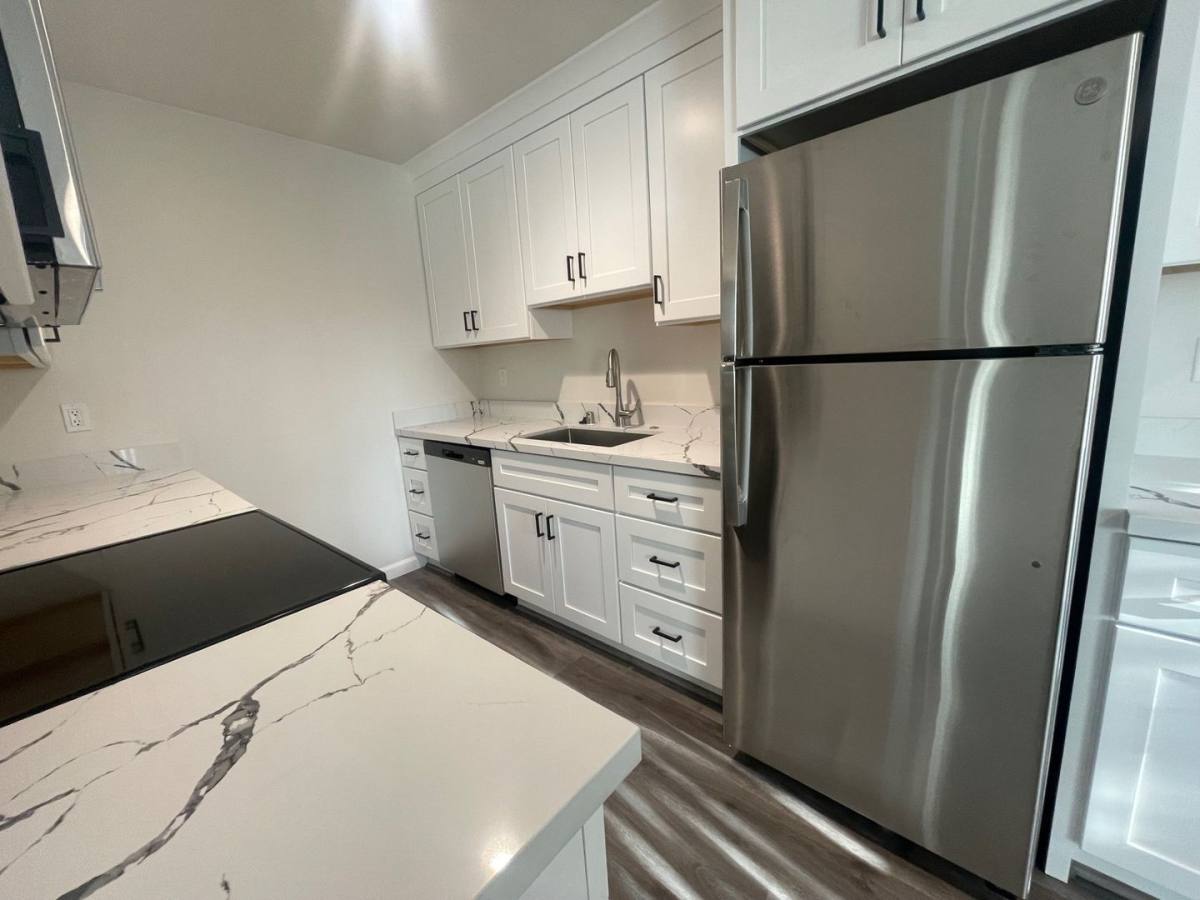 Apartment for rent at 2050 SW Expressway, San Jose, CA 95126