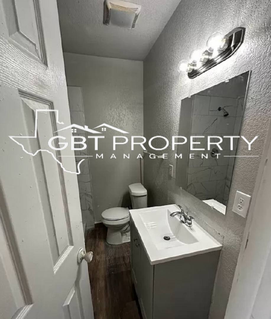 House for rent at 10765 Tx-16, Poteet, Fredericksburg, TX 78624