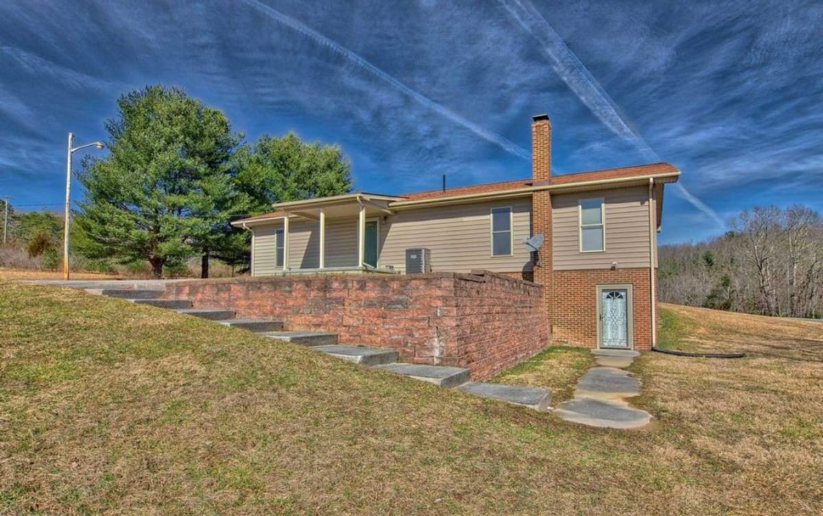 Apartment for rent at 3089 Pandapas Pond Rd, Blacksburg, VA 24060