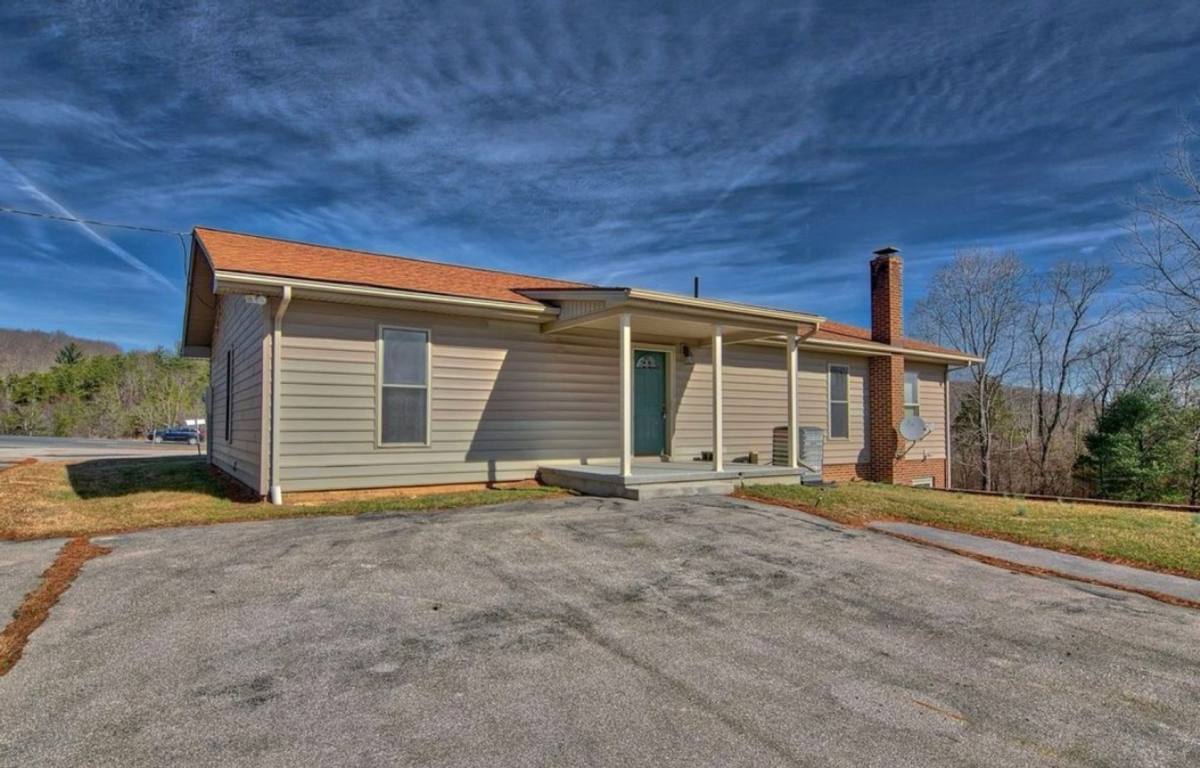 Apartment for rent at 3089 Pandapas Pond Rd, Blacksburg, VA 24060