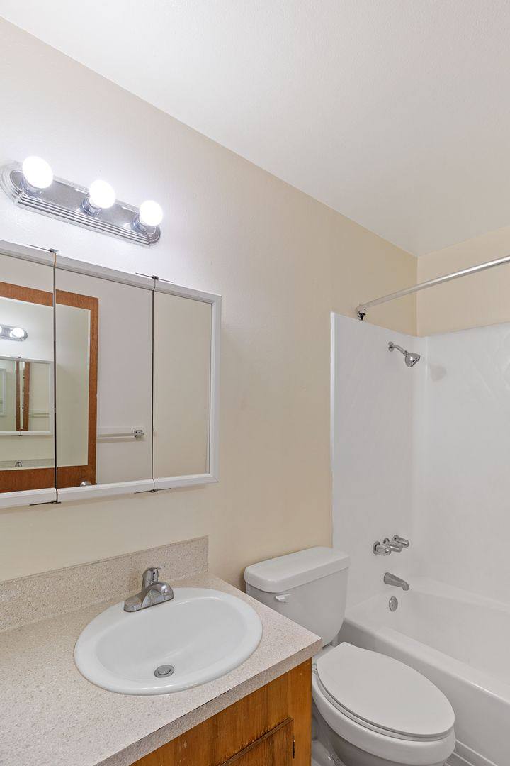 Apartment for rent at 801 N Garrison Rd, Vancouver, WA 98664