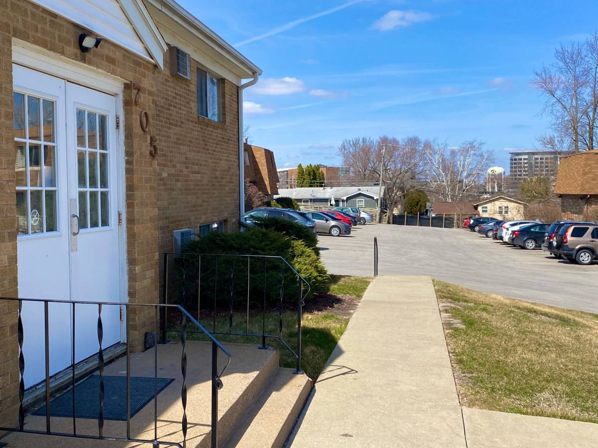 Apartment for rent at 700-721 Carriage Hill, Iowa City, IA 52246