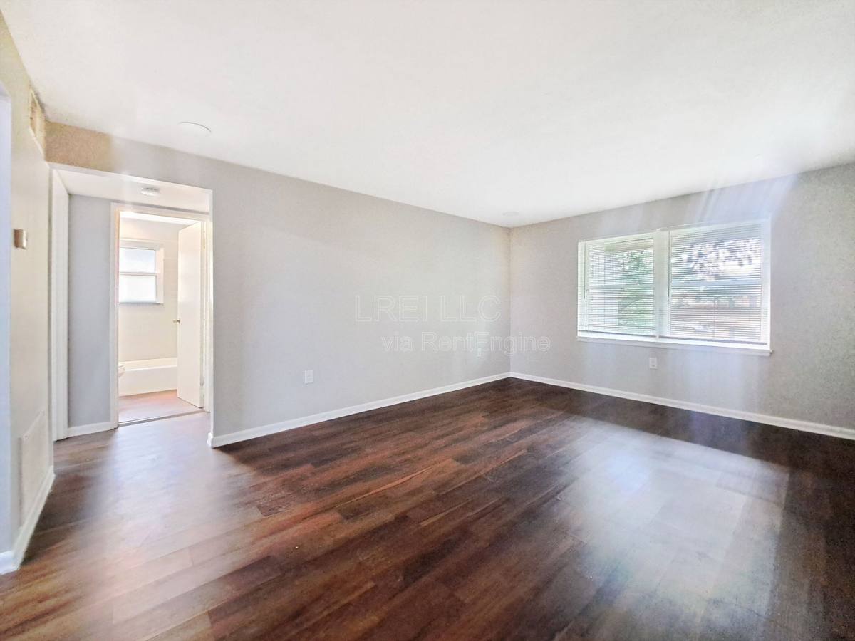 Apartment for rent at 1711 Valley Forge Way #4, Louisville, KY 40215
