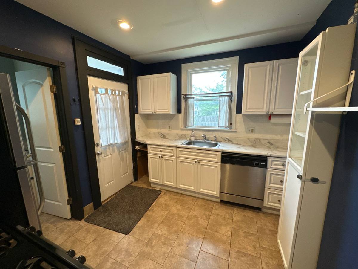 Apartment for rent at 178 E Tompkins Ave, Columbus, OH 43202