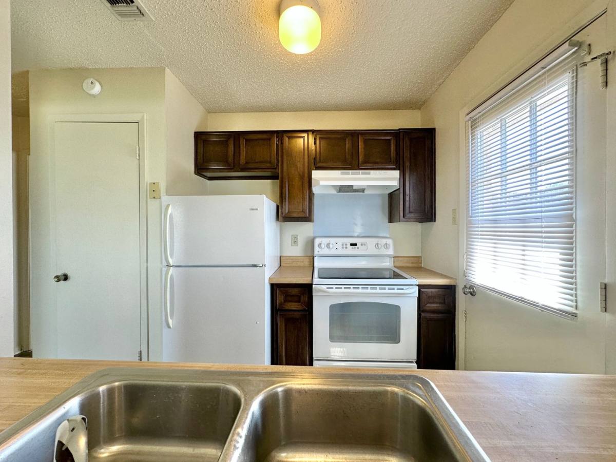 Apartment for rent at 2101 Robert E Lee Dr, Killeen, TX 76543