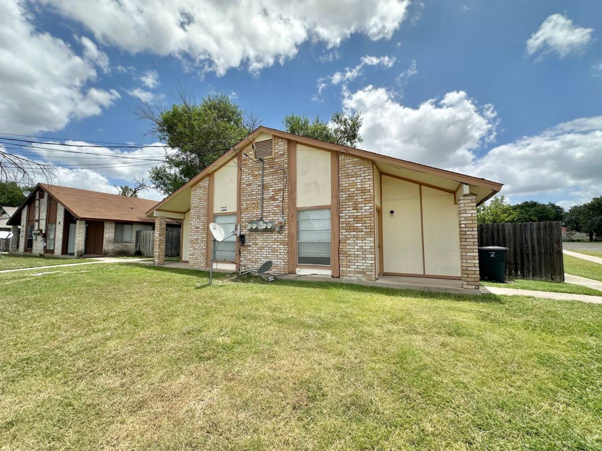 Apartment for rent at 2101 Robert E Lee Dr, Killeen, TX 76543