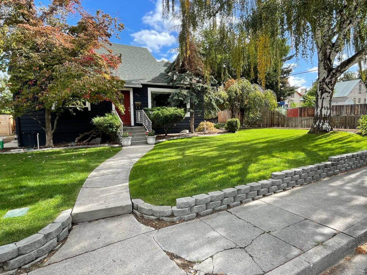 House for rent at 941 Highland Dr, Wenatchee, WA 98801