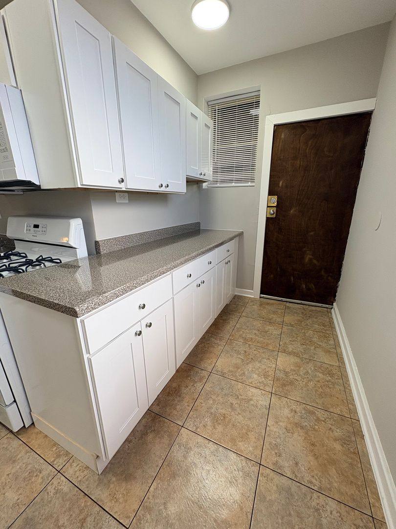 Apartment for rent at 310-314 N Pine Ave, Chicago, IL 60644