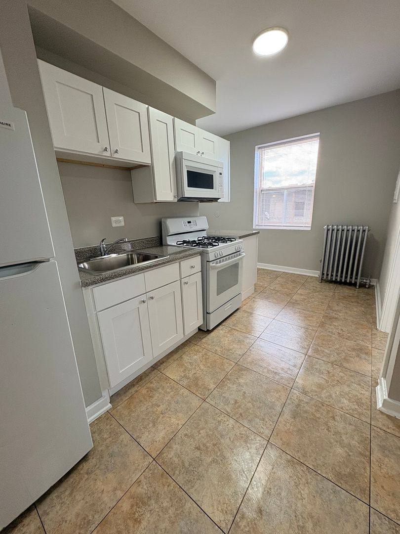 Apartment for rent at 310-314 N Pine Ave, Chicago, IL 60644