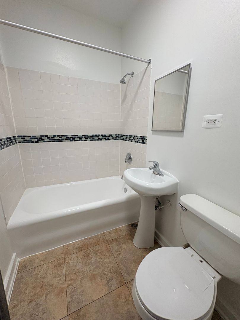 Apartment for rent at 310-314 N Pine Ave, Chicago, IL 60644