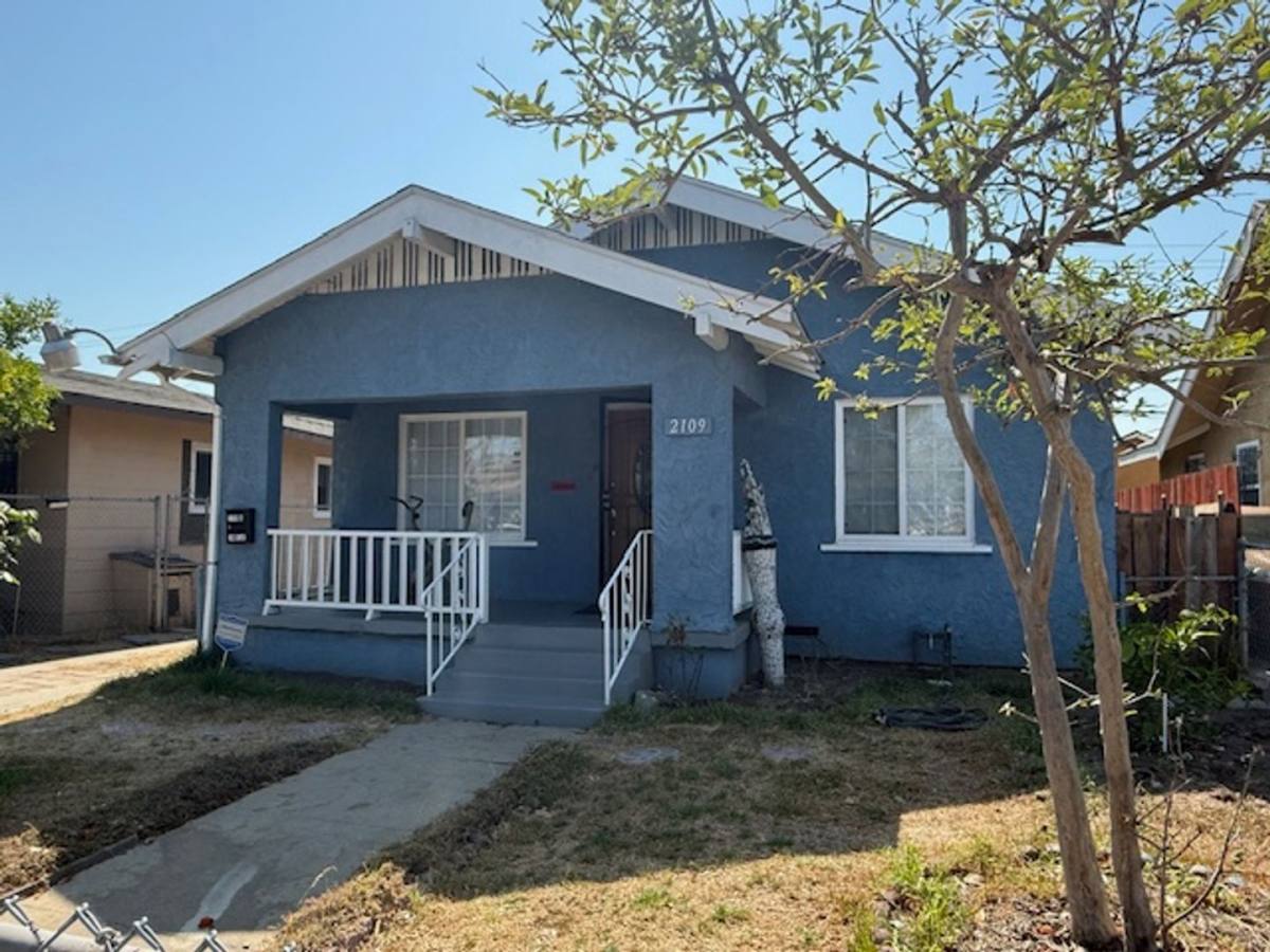 House for rent at 2109 Lime Ave, Long Beach, CA 90806