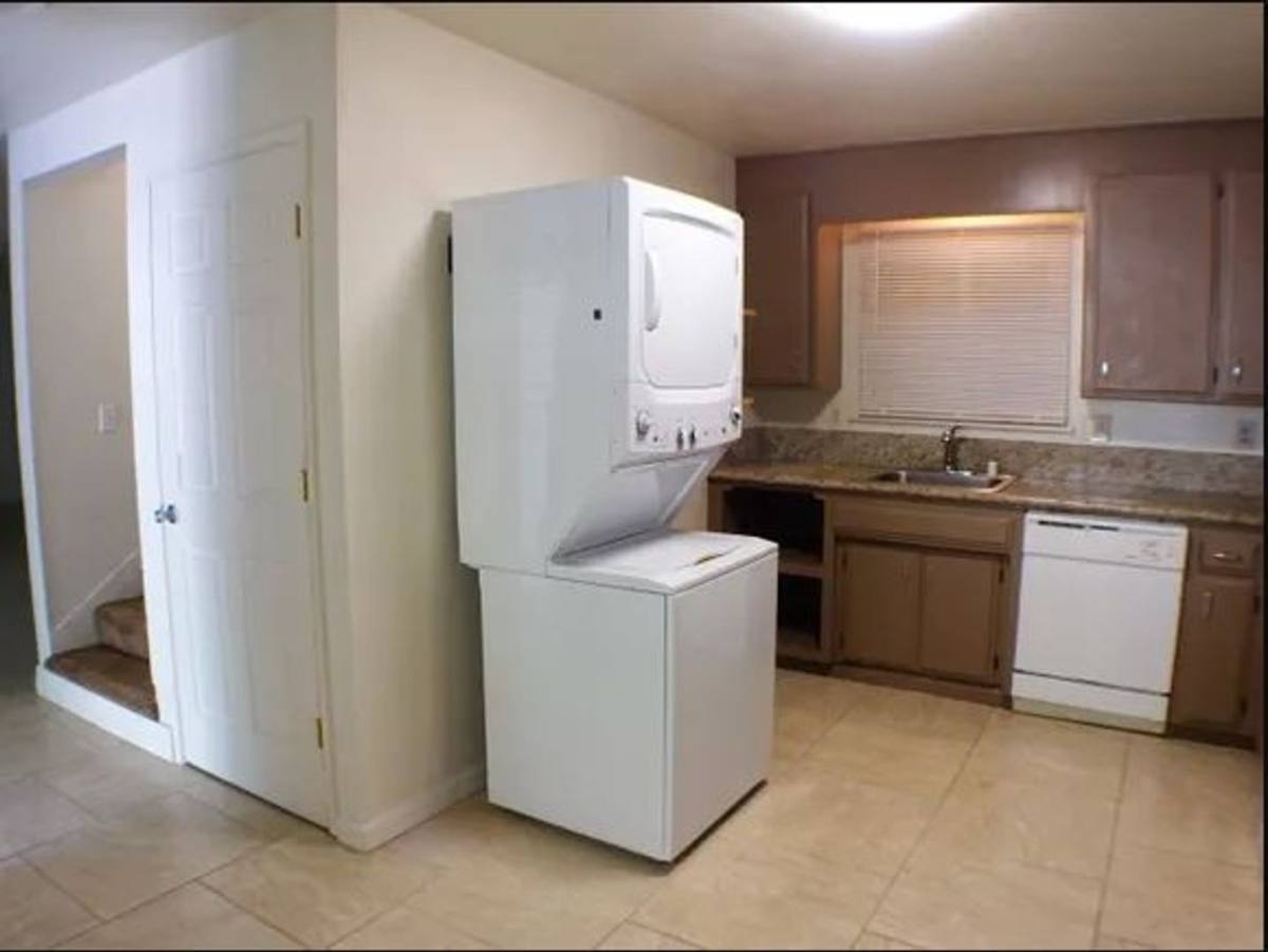 Apartment for rent at 818 W 1st St, Chico, CA 95928