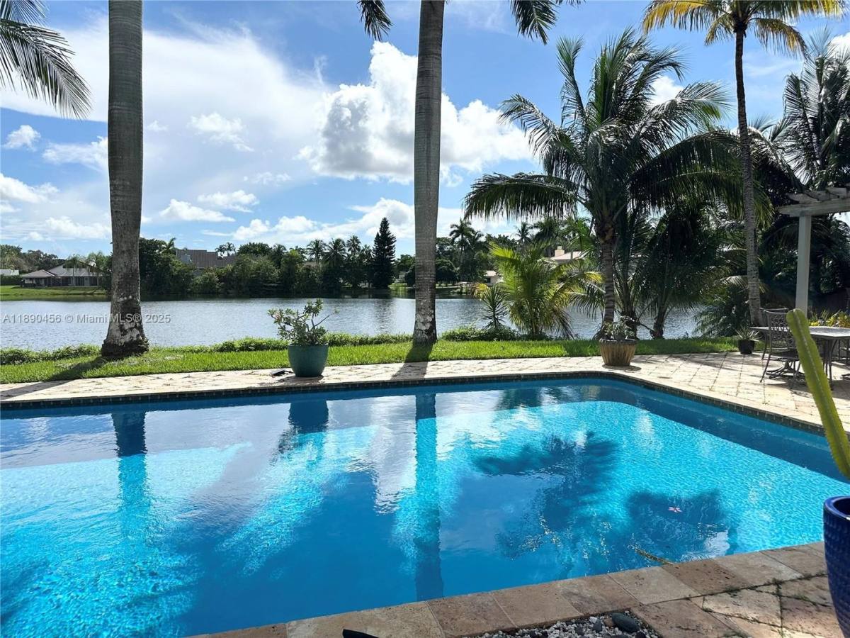 House for rent at 960 Bayberry Point Dr, Fort Lauderdale, FL 33324