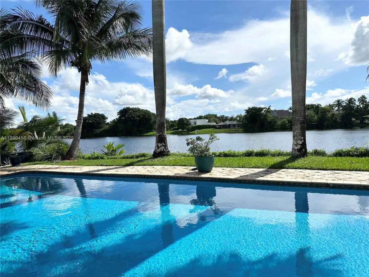 House for rent at 960 Bayberry Point Dr, Fort Lauderdale, FL 33324