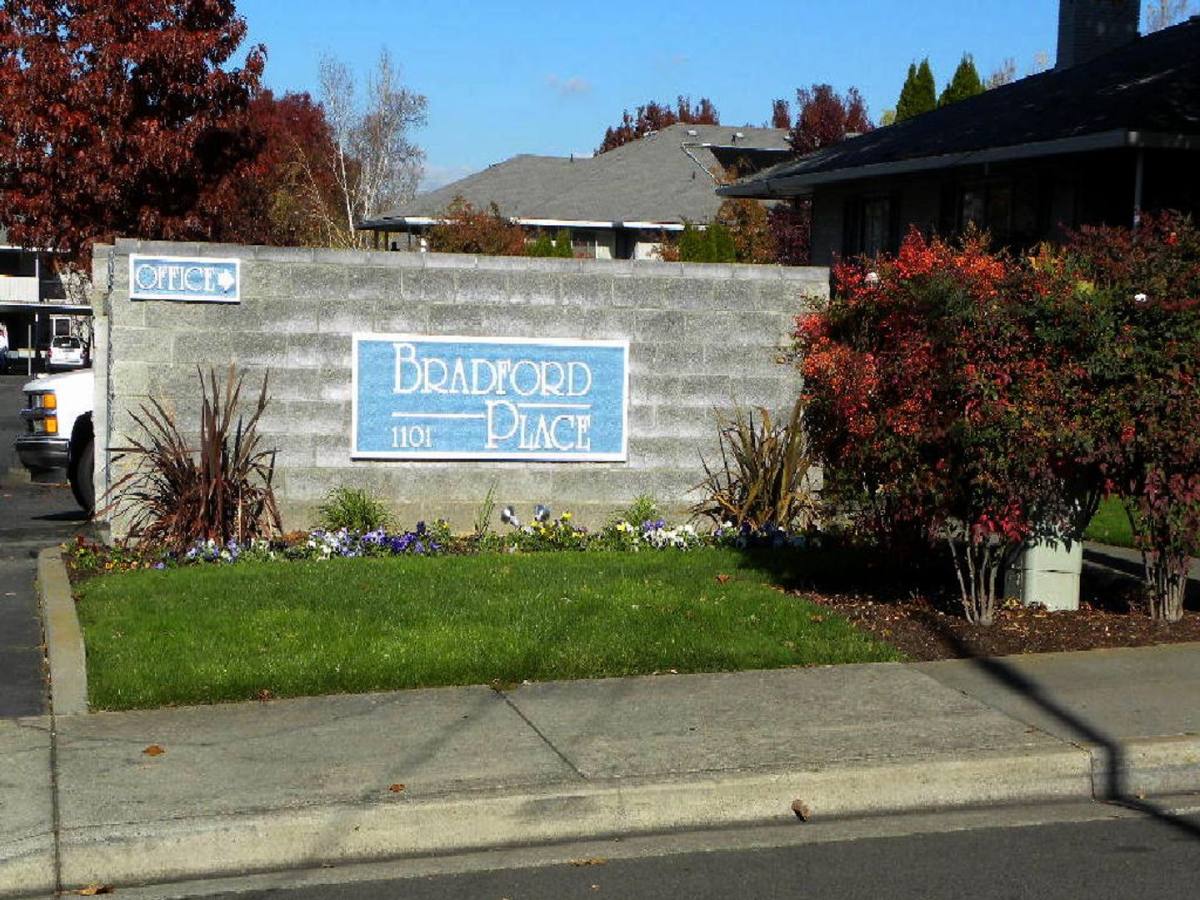 Apartment for rent at 1101 Woodrow Lane, Medford, OR 97504