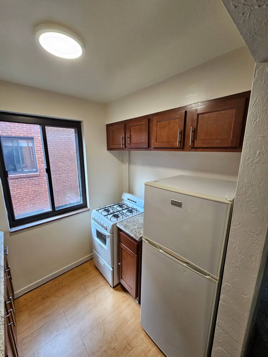 Apartment for rent at 319-323 Morewood Ave, Pittsburgh, PA 15213