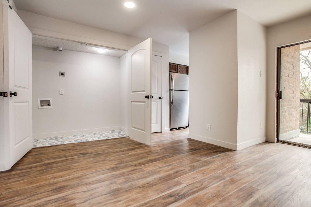 Condo for rent at 9730 Whitehurst, Dallas, TX 75243