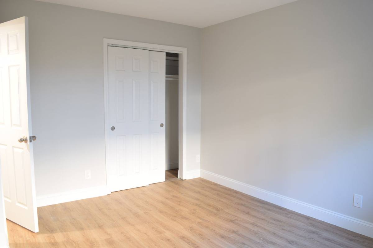 Apartment for rent at 807-809 W 40th St, Kansas City, MO 64111