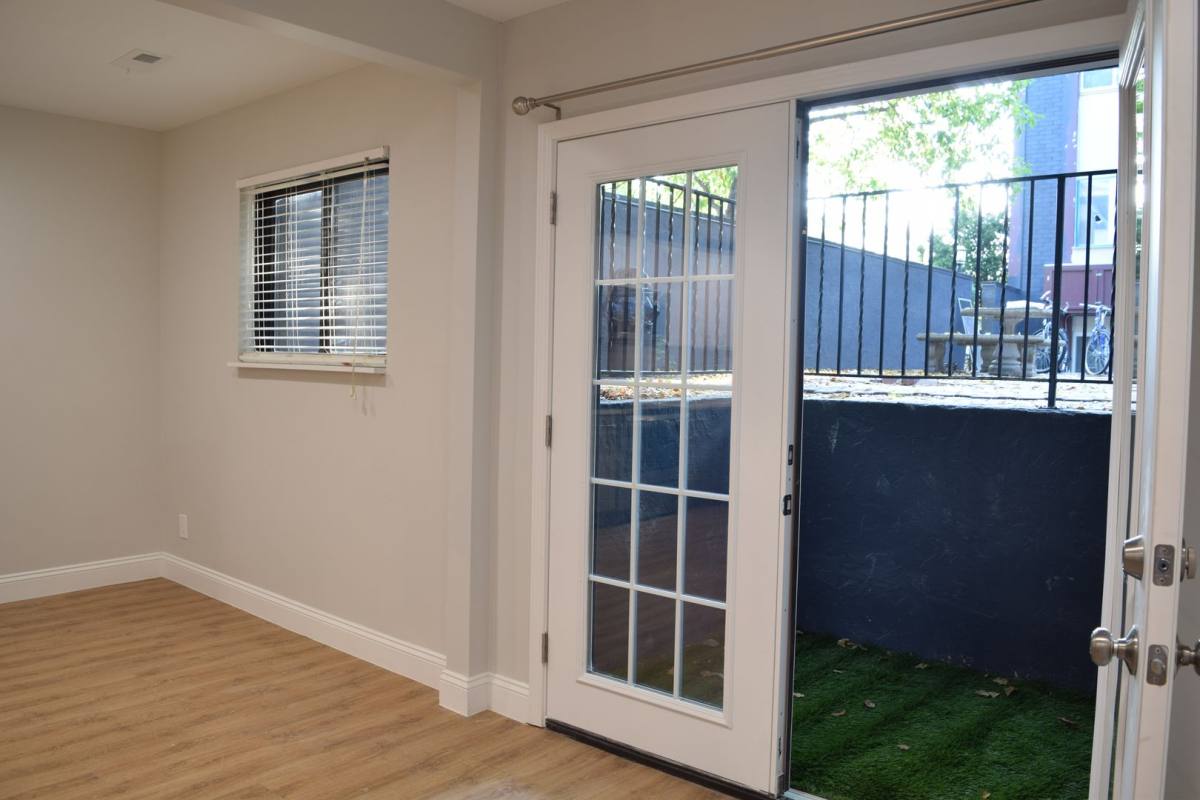 Apartment for rent at 807-809 W 40th St, Kansas City, MO 64111