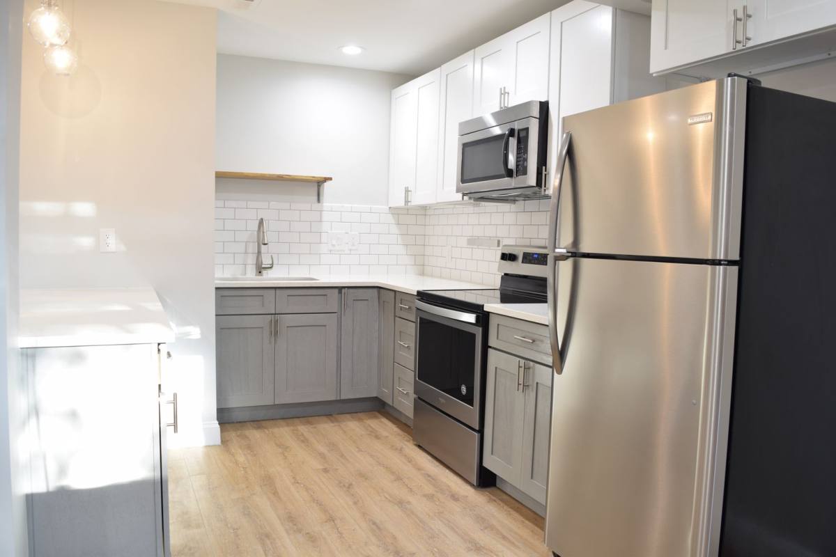 Apartment for rent at 807-809 W 40th St, Kansas City, MO 64111