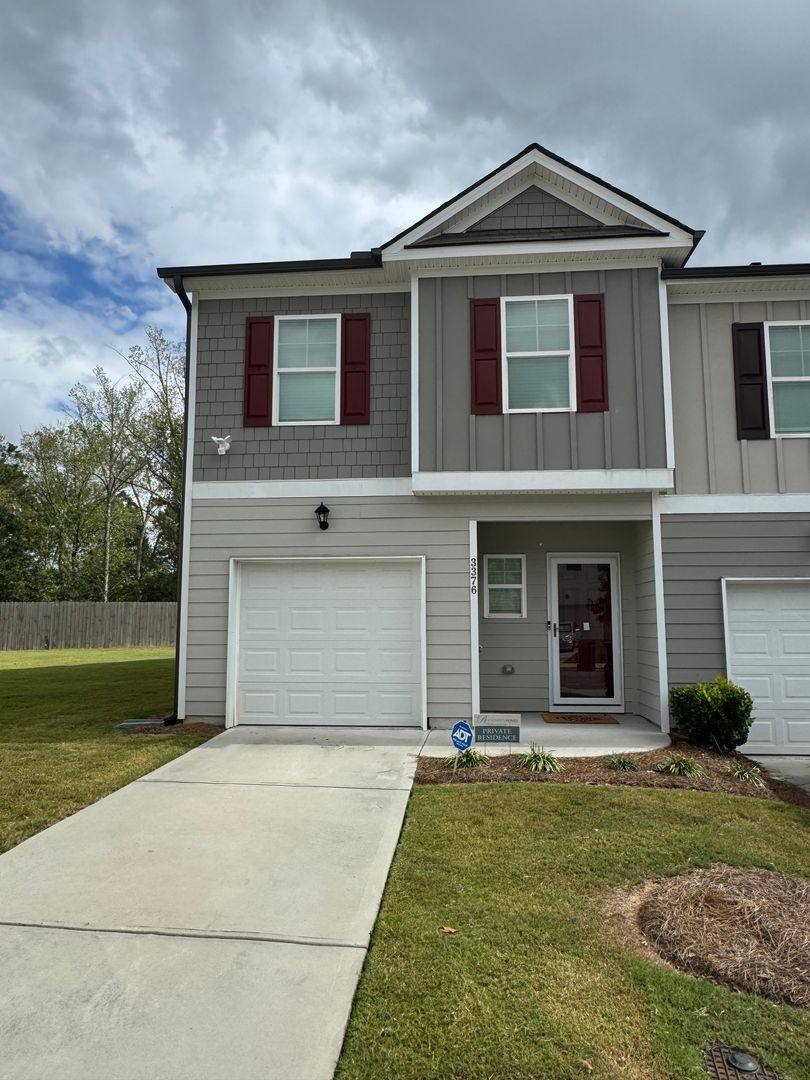 Townhouse for rent at 3376 Highbury Way, Lithonia, GA 30038