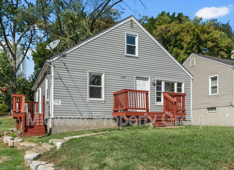 House for rent at 819 Saint Charles Ave, Saint Charles, MO 63301