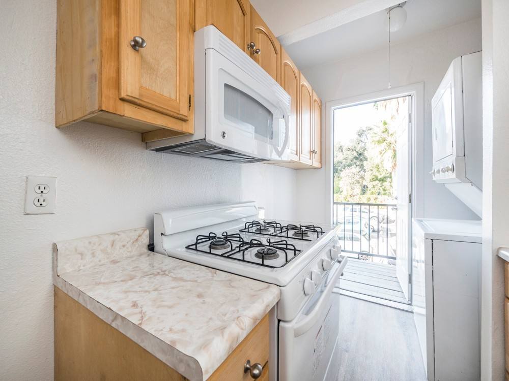 Apartment for rent at 1685-1697 N Summit Ave 109-137 E Penn St, Pasadena, CA 91103