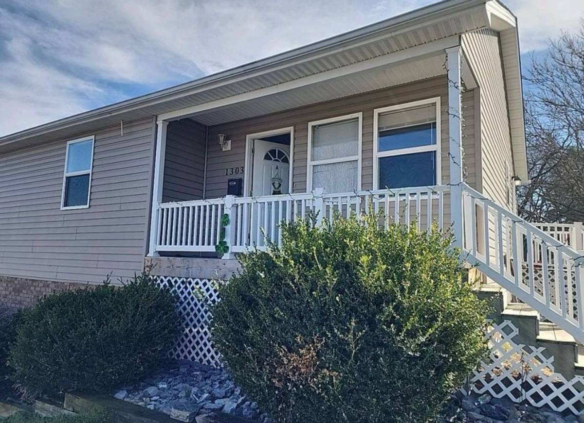 Apartment for rent at 1303 Lawrence St, Radford, VA 24141