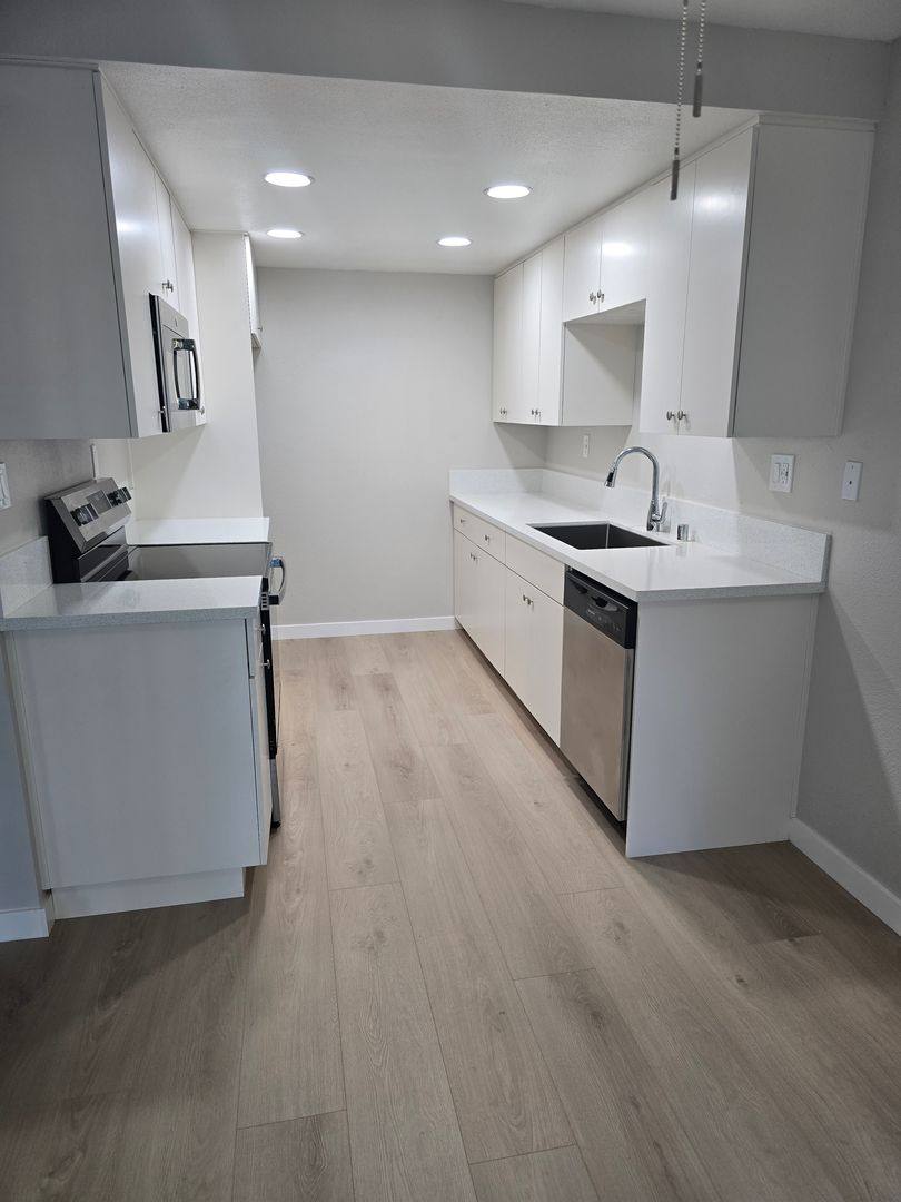 Apartment for rent at 12221 Beach Blvd, Garden Grove, CA 92841
