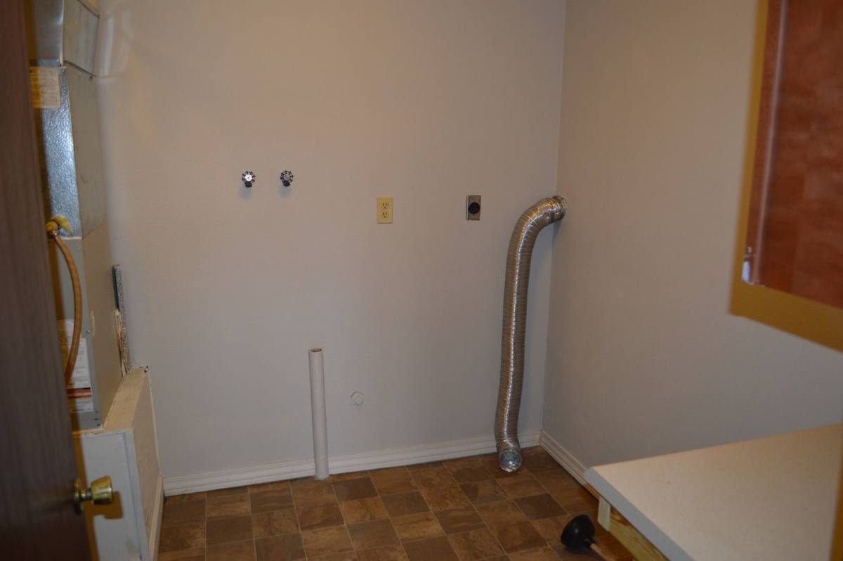 Apartment for rent at 1402 N 24th St, Clear Lake, IA 50428